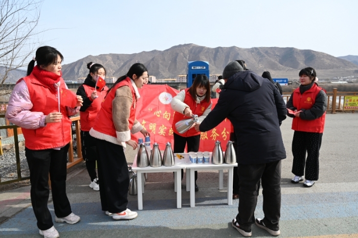 1741246404_7828_86856.jpg 阳光幼儿园“心向阳光新时代文明实践志愿服务分队”开展“巾帼绽芳华 情暖家乡景”助力家乡旅游志愿服务.jpg