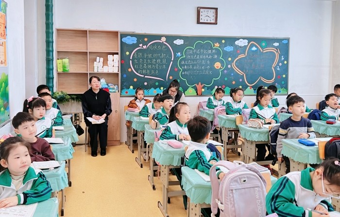 【图们市第一小学校信息第13期】推门听课促成长，深耕课堂提质量-图们市第一小学开展“推门听课”活动4_副本.jpg