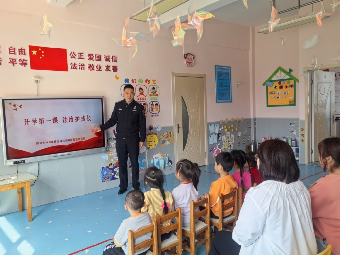 开学第一课法治进校园1.jpg