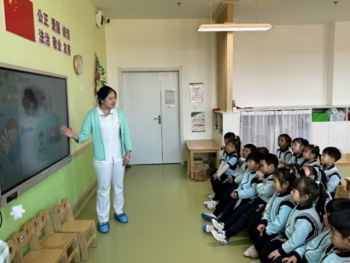 【五工幼第11周（2）投稿】“爱眼护眼 守护美好”家长助教活动——图们市五工幼儿园近视防控宣传月活动 (1).jpg