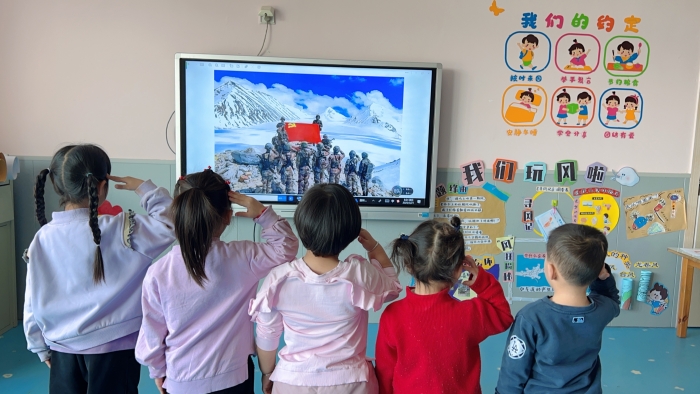 “童心系边防，厚植爱国情”国防启蒙教育活动 照片（1）.jpg.jpg