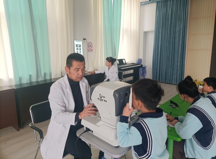 【五工幼第12周投稿（3 ）】爱眼护眼 科学防控——五工幼儿园开展视力筛查活动 (1).jpg