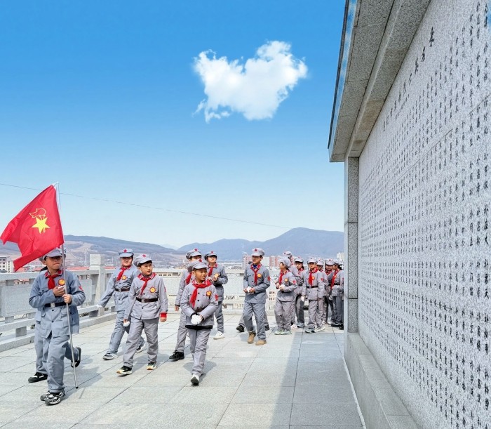 “慎终追远缅先辈 赓续薪火砺初心”清明节主题系列活动 (3).jpg