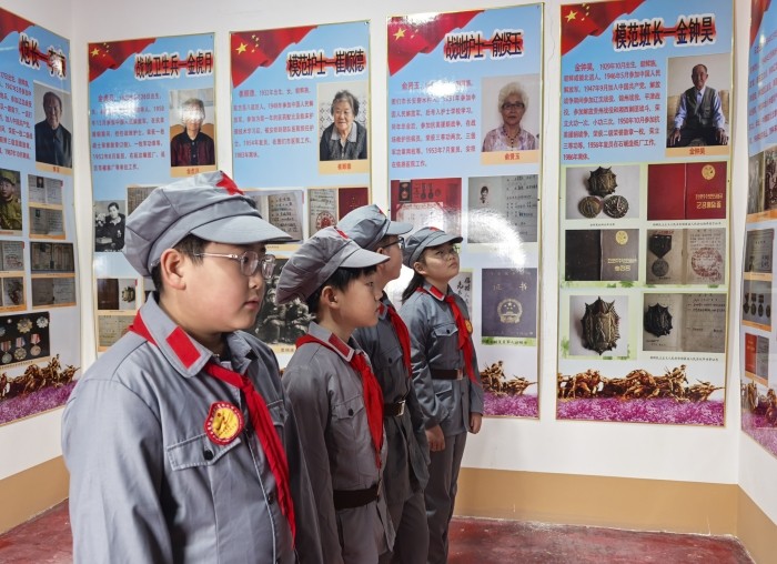 “慎终追远缅先辈 赓续薪火砺初心”清明节主题系列活动 (4).jpg