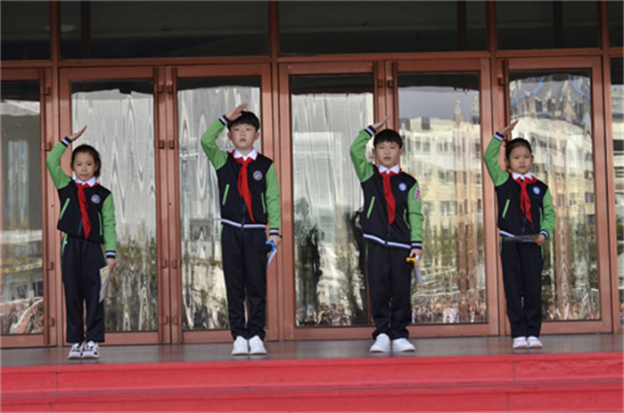 1744021697_6177_11917.jpg 诗朗诵小组.JPG