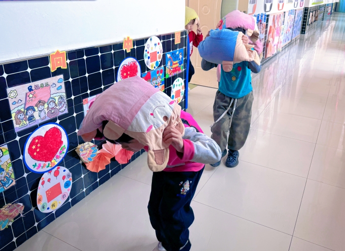 1744357232_57_76865.jpg “ 临震不乱 安全童行 ”防震演练活动照片1.jpg